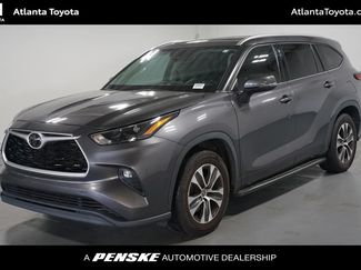 Used 2022 Toyota Highlander XLE FWD video 1