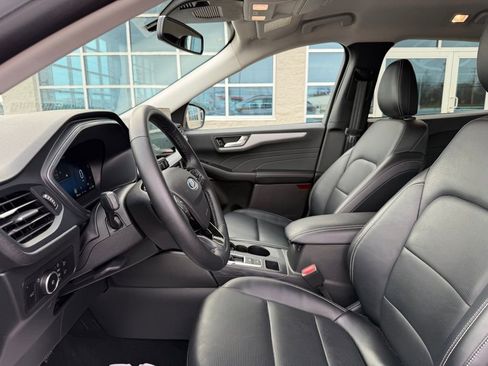 Used 2025 Ford Escape Platinum image 9