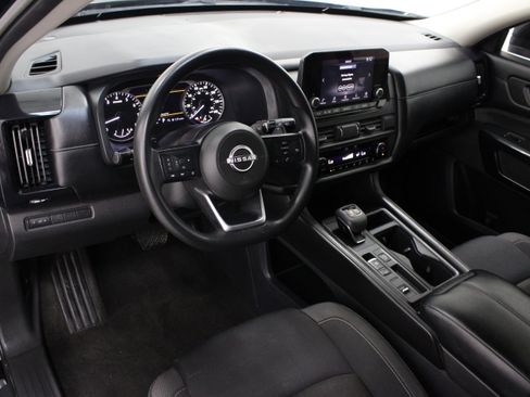 Used 2024 Nissan Pathfinder S FWD image 13