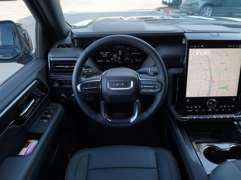New 2026 GMC Yukon XL AT4 w/ AT4 Premium Package AWD/4WD image 9