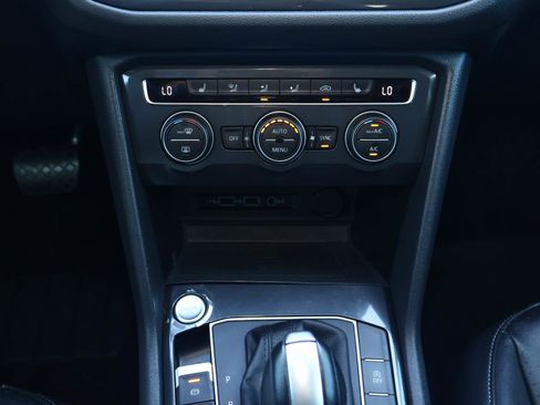 Used 2020 Volkswagen Tiguan SE image 26