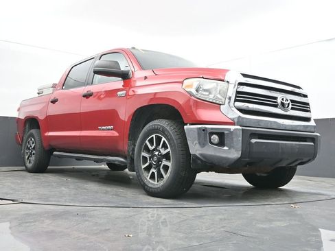 Used 2017 Toyota Tundra SR5 w/ TRD Off Road Package AWD/4WD image 21