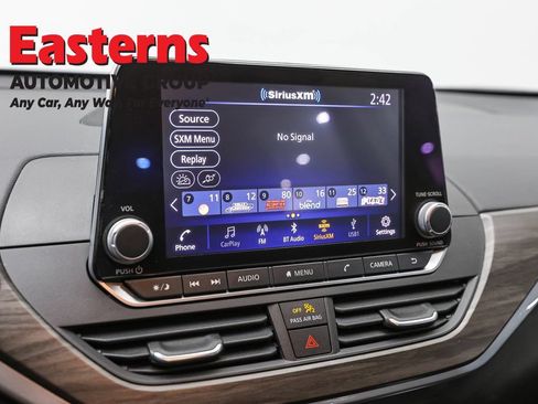 Used 2025 Nissan Altima 2.5 SV FWD image 19