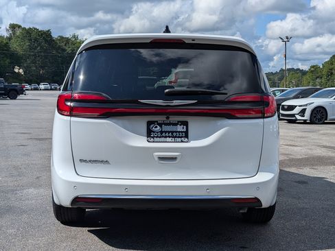 Used 2026 Chrysler Pacifica Select FWD image 8