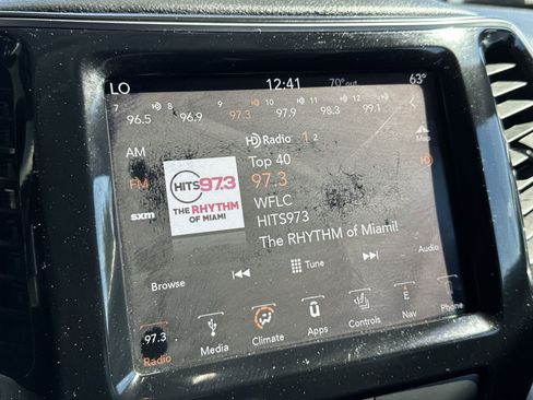 Used 2019 Jeep Cherokee Limited image 12