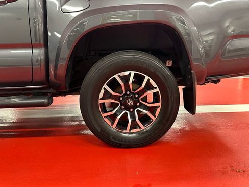 Used 2022 Toyota Tacoma TRD Sport AWD/4WD image 29