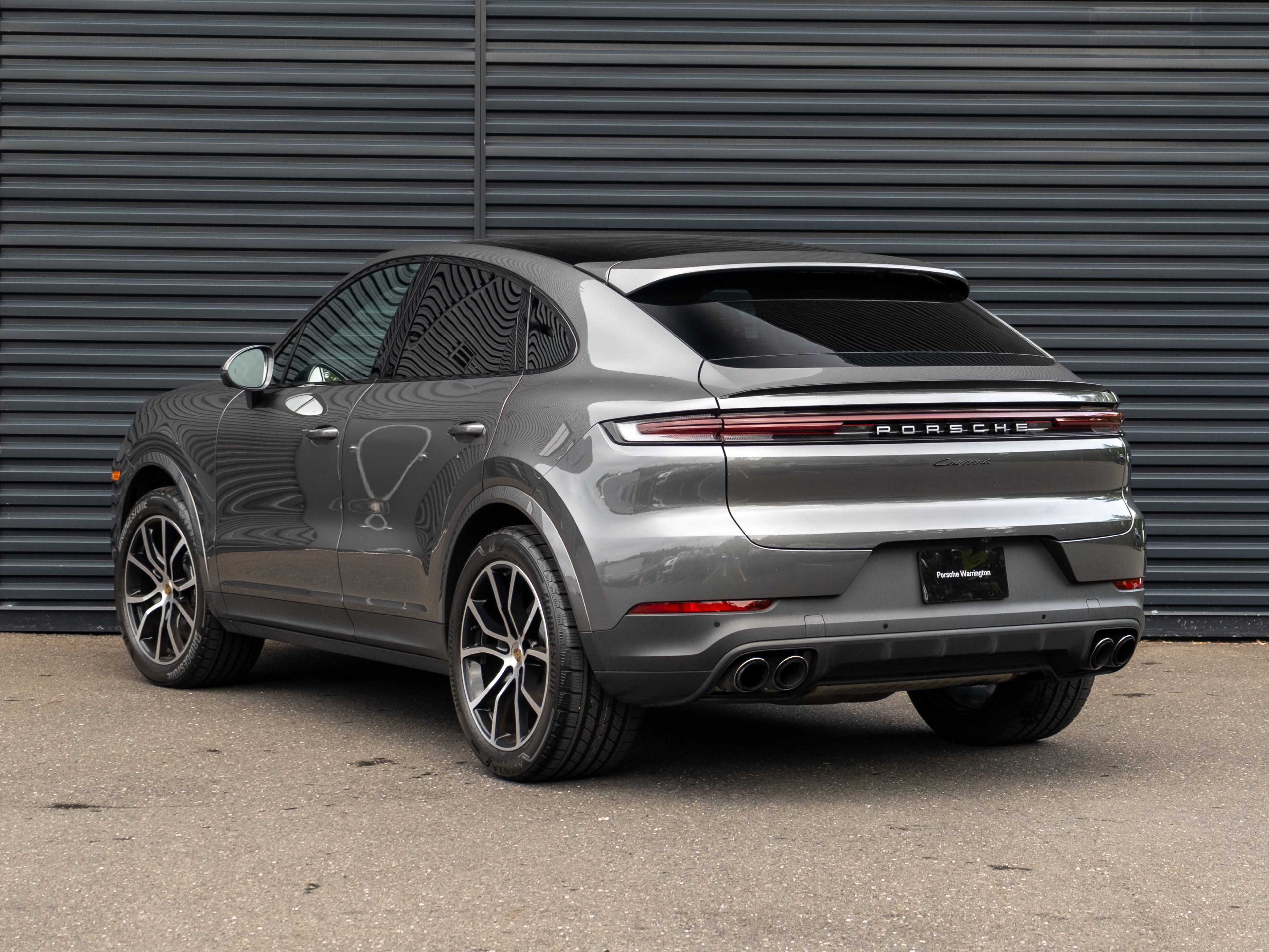 Used 2024 Porsche Cayenne Coupe AWD/4WD image 3