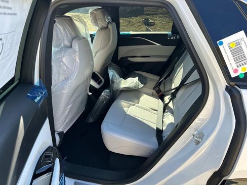 New 2025 Cadillac Lyriq Luxury AWD/4WD image 9