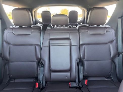 Used 2025 Ford Explorer Platinum AWD/4WD image 23