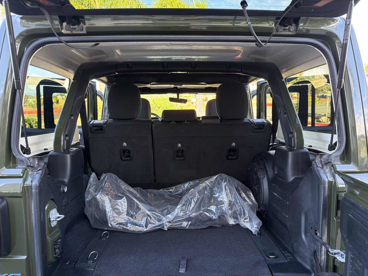 Used 2023 Jeep Wrangler Unlimited w/ 8.4" Radio Group AWD/4WD image 26