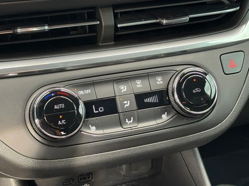 Used 2024 Buick Envista Preferred w/ Convenience I Package FWD image 27