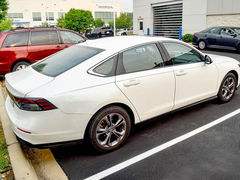 Certified 2023 Honda Accord EX image 16