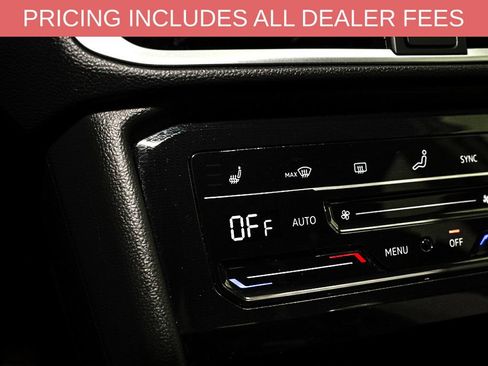 Used 2025 Volkswagen Taos SE AWD/4WD image 14