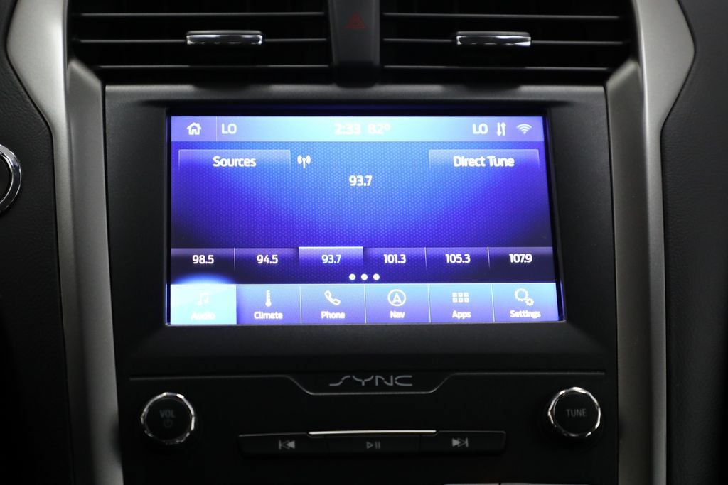 Used 2020 Ford Fusion SE FWD image 4