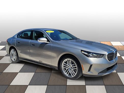 Used 2024 BMW 530i image 4