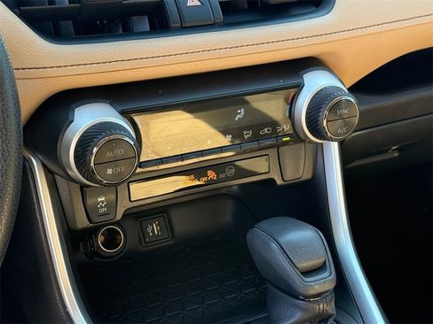 Used 2023 Toyota RAV4 LE image 17