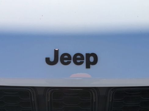 New 2025 Jeep Grand Cherokee 4WD image 30