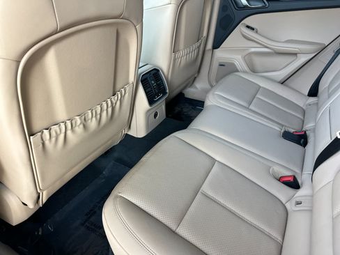 Certified 2026 Porsche Macan AWD/4WD image 13