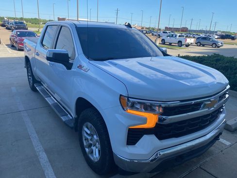 Used 2024 Chevrolet Silverado 1500 LT AWD/4WD image 3