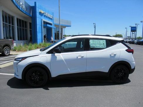 Used 2027 Chevrolet Bolt RS FWD image 2