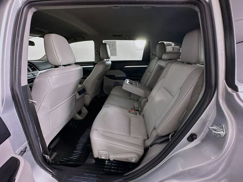 Used 2019 Toyota Highlander Plus AWD/4WD image 27