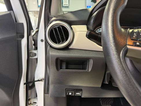 Used 2022 Nissan Versa SV FWD image 21