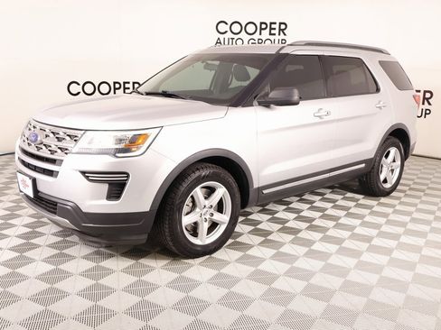 Used 2018 Ford Explorer XLT image 9