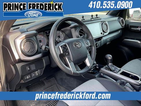 Used 2022 Toyota Tacoma TRD Sport w/ Technology Package image 14