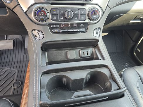 Used 2020 Chevrolet Suburban Premier AWD/4WD image 24