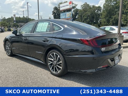 Used 2023 Hyundai Sonata Limited w/ Preferred Accessory Package FWD image 3