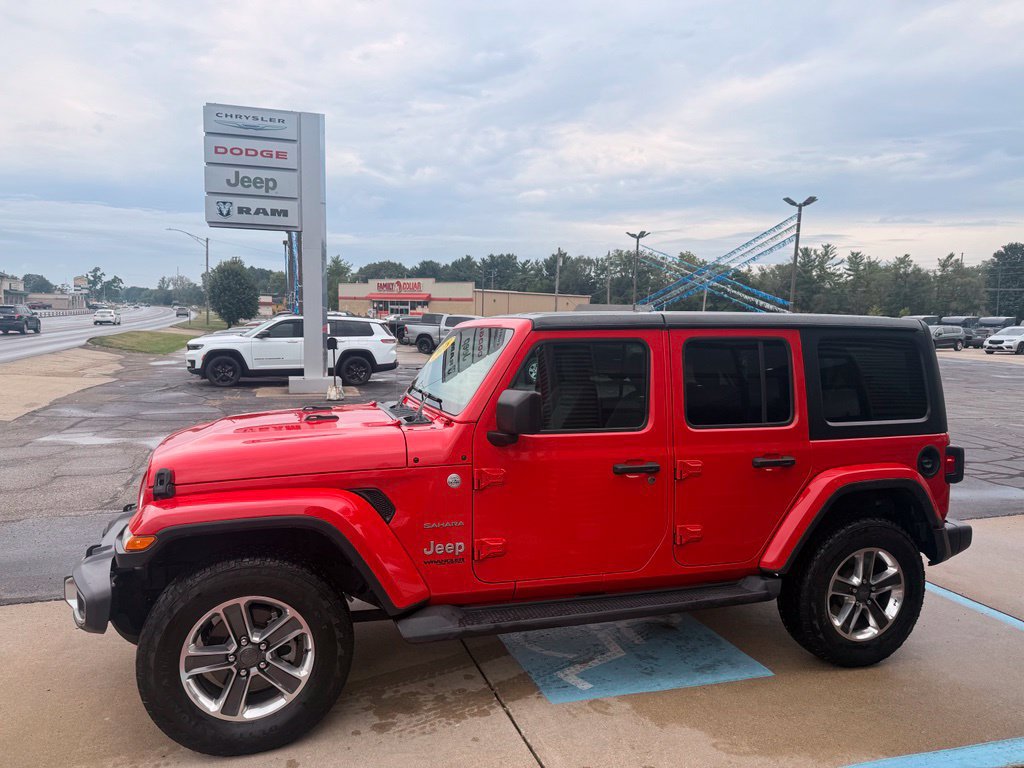 Used 2018 Jeep Wrangler Unlimited Sahara AWD/4WD image 3
