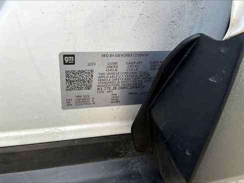 Used 2024 Chevrolet Trax RS w/ Sunroof Package FWD image 35