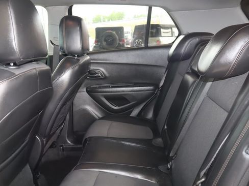 Used 2021 Chevrolet Trax LT w/ Midnight Edition FWD image 31