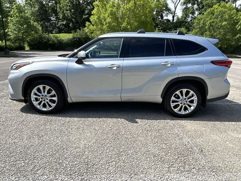 Used 2020 Toyota Highlander Limited AWD/4WD image 4