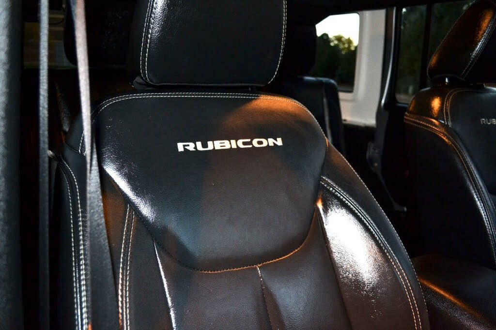 Used 2015 Jeep Wrangler Unlimited Rubicon w/ Dual Top Group AWD/4WD image 28