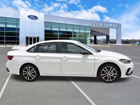 Used 2025 Volkswagen Jetta Sport FWD image 5