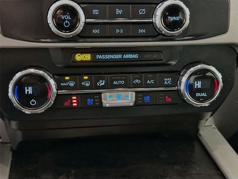 Used 2022 Ford F350 Lariat w/ Lariat Ultimate Package image 17