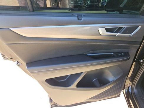 Used 2024 Volkswagen Atlas Cross Sport SE image 12