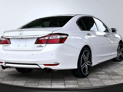 Used 2016 Honda Accord Touring image 6