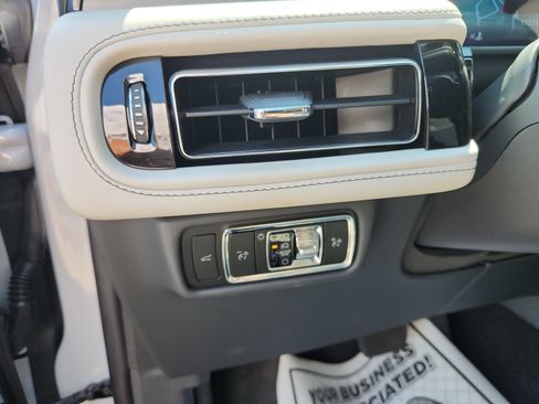 Used 2025 Lincoln Aviator Reserve w/ Luxury Package RWD image 28