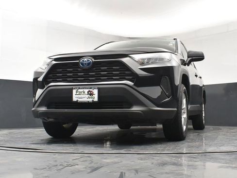 Used 2021 Toyota RAV4 LE AWD/4WD image 20