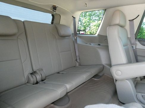 Used 2017 GMC Yukon SLT AWD/4WD image 34