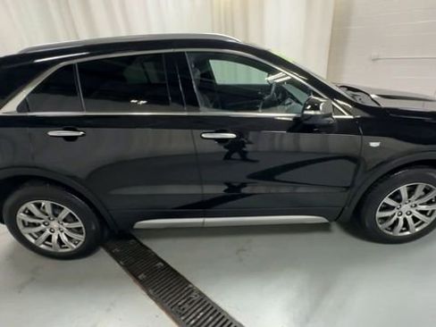 Used 2022 Cadillac XT4 Premium Luxury w/ Technology Package AWD/4WD image 9