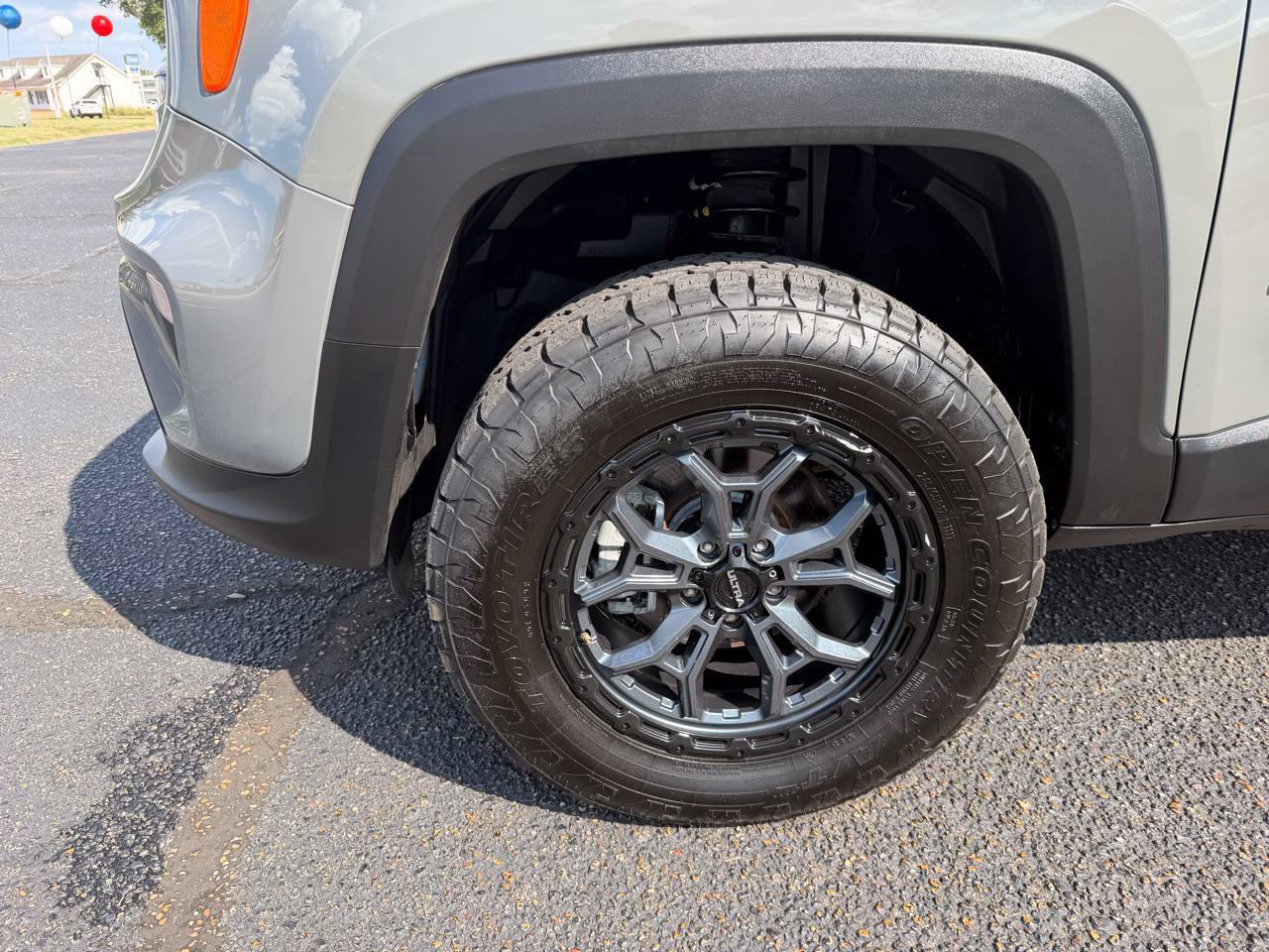 Used 2022 Jeep Renegade Latitude AWD/4WD image 16