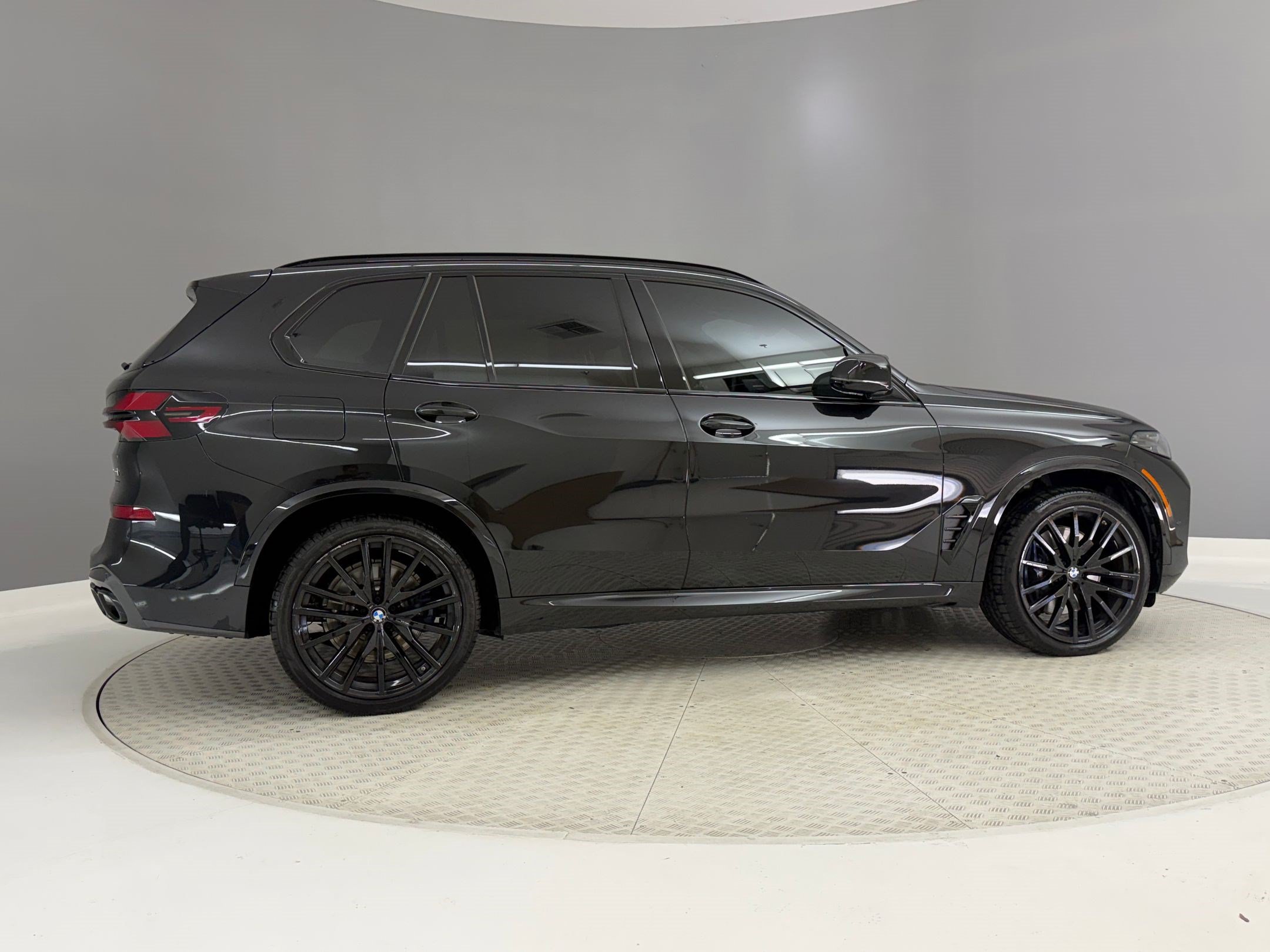 Certified 2024 BMW X5 M60i AWD/4WD image 8