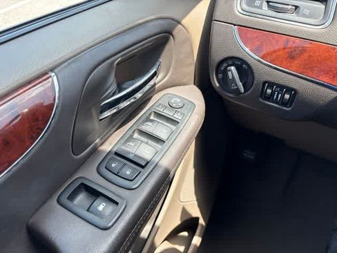 Used 2013 Chrysler Town & Country Touring FWD image 22