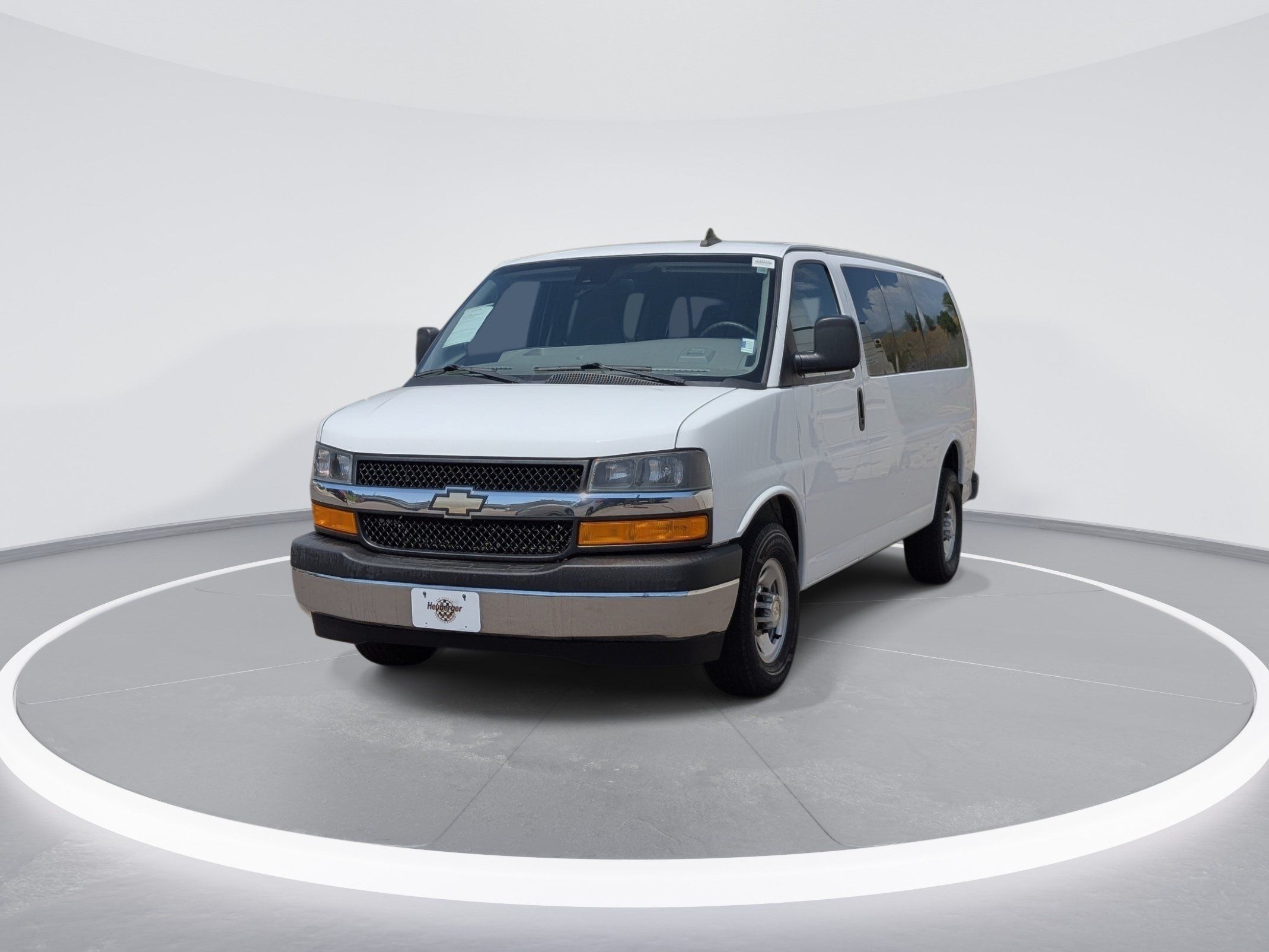 Used 2019 Chevrolet Express 2500 LT w/ LT Preferred Equipment Group RWD image 3