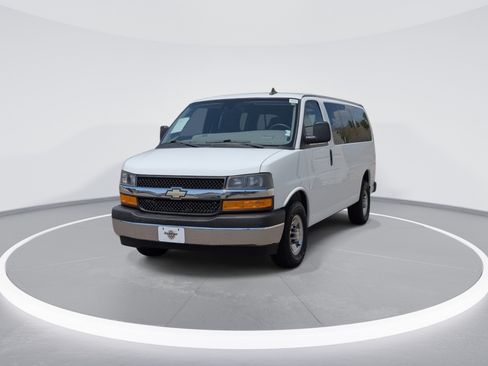 Used 2019 Chevrolet Express 2500 LT w/ LT Preferred Equipment Group RWD image 3