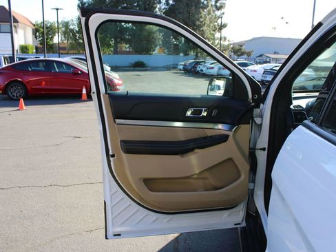 Used 2017 Ford Explorer FWD image 12