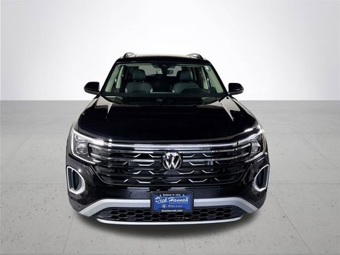 New 2026 Volkswagen Atlas Peak Edition image 3